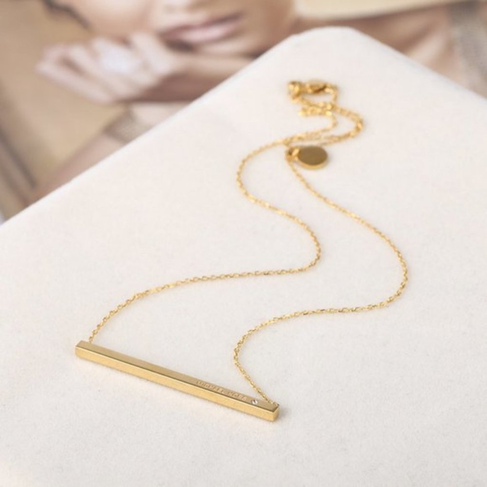 Michael Kors Straight Short Chain